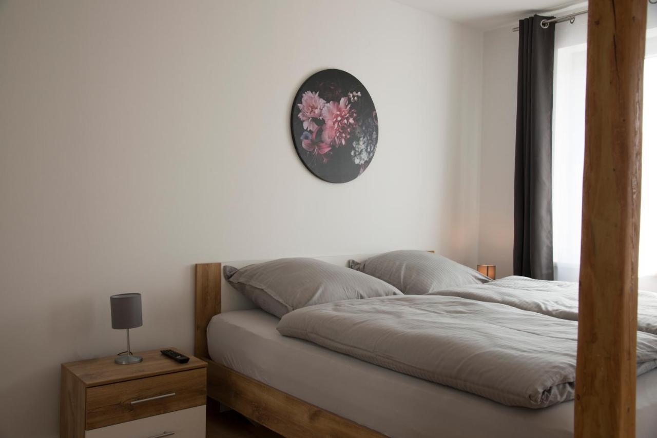 Schoene Grosse Ferienwohnung 79M2 Und 2 Baeder, Zentrumnah, 2Og Erfurt Exterior foto