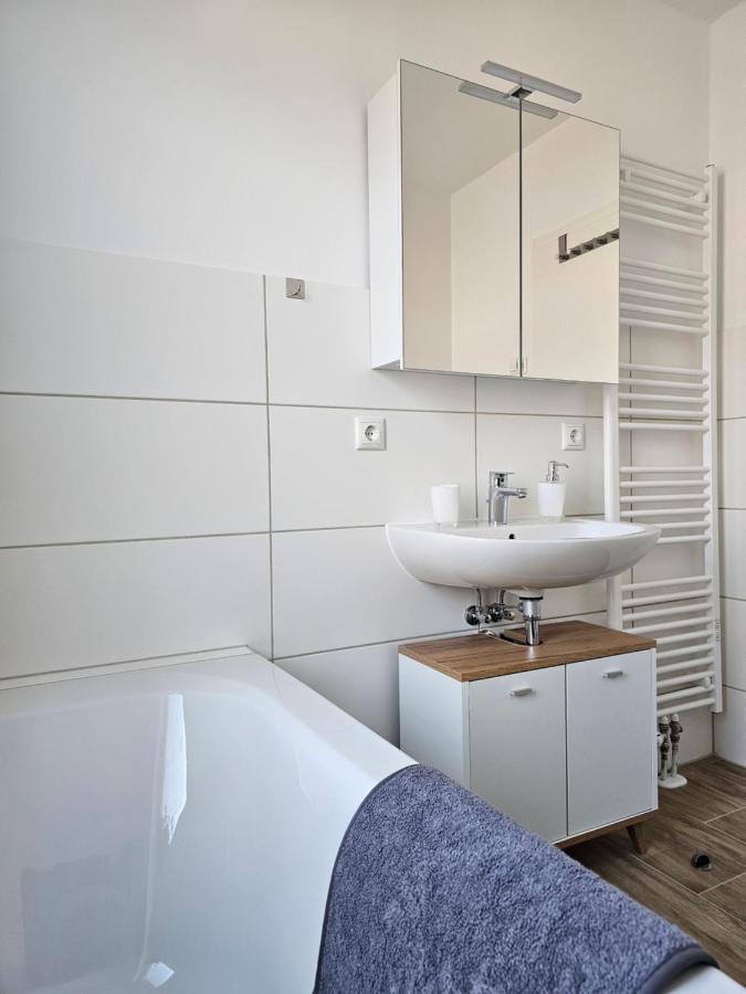 Schoene Grosse Ferienwohnung 79M2 Und 2 Baeder, Zentrumnah, 2Og Erfurt Exterior foto