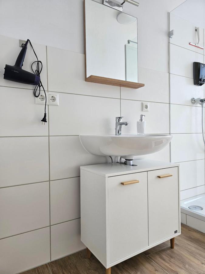 Schoene Grosse Ferienwohnung 79M2 Und 2 Baeder, Zentrumnah, 2Og Erfurt Exterior foto