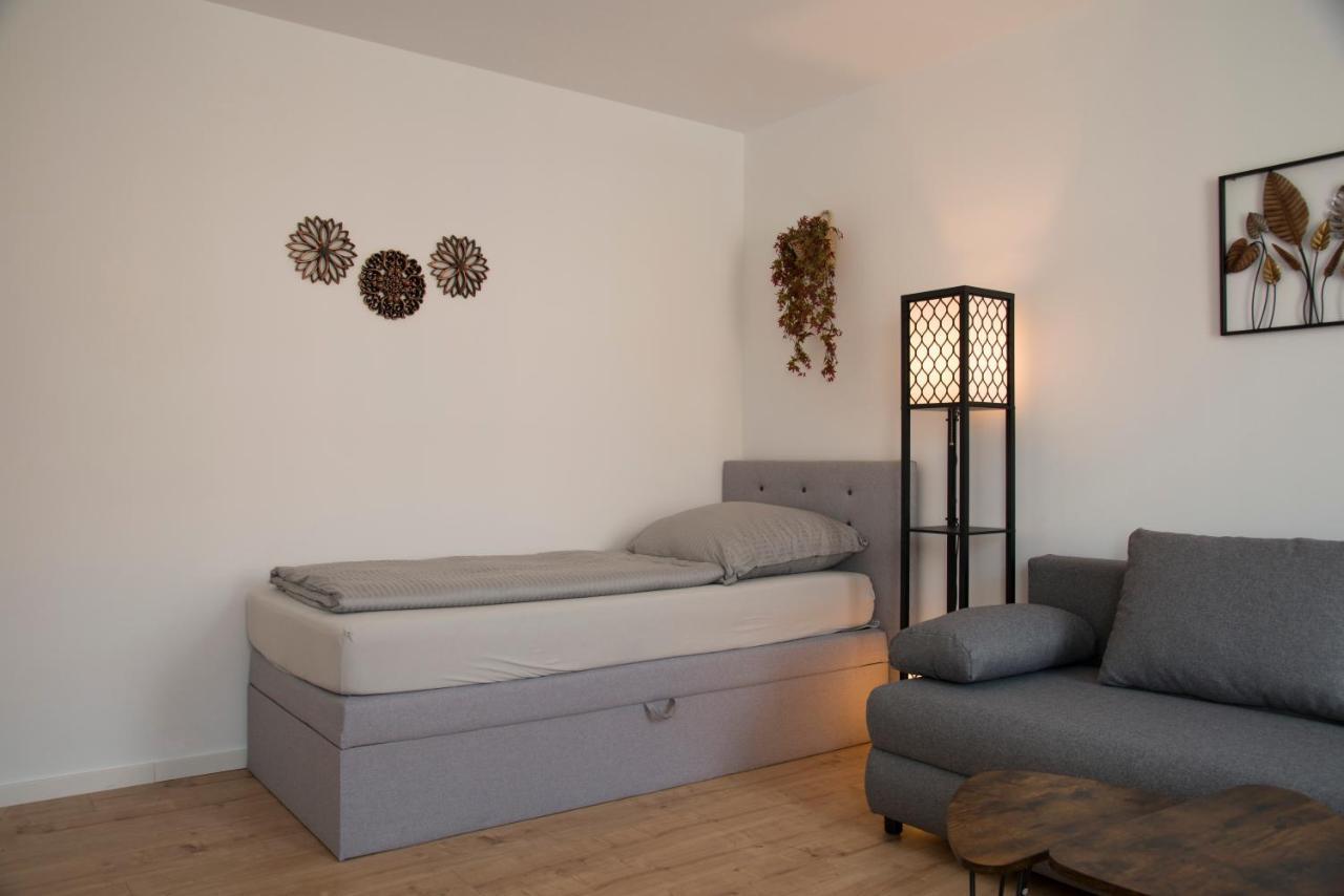 Schoene Grosse Ferienwohnung 79M2 Und 2 Baeder, Zentrumnah, 2Og Erfurt Exterior foto