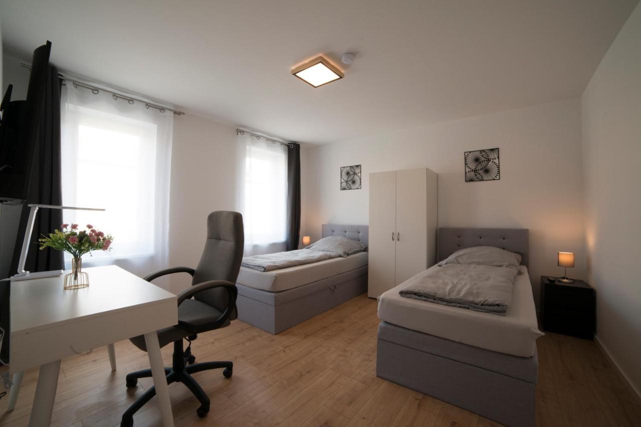 Schoene Grosse Ferienwohnung 79M2 Und 2 Baeder, Zentrumnah, 2Og Erfurt Exterior foto