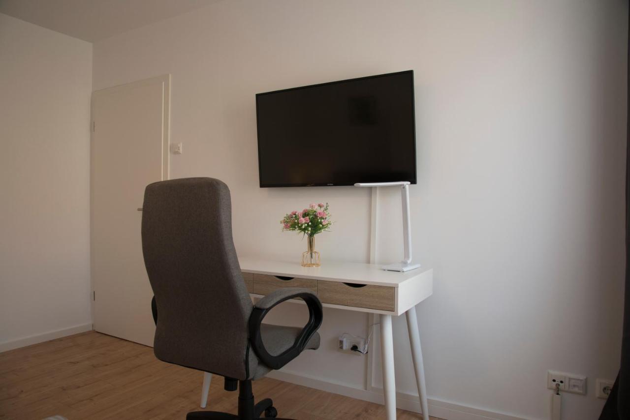 Schoene Grosse Ferienwohnung 79M2 Und 2 Baeder, Zentrumnah, 2Og Erfurt Exterior foto