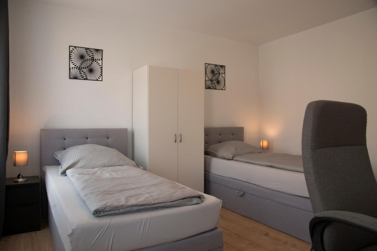 Schoene Grosse Ferienwohnung 79M2 Und 2 Baeder, Zentrumnah, 2Og Erfurt Exterior foto