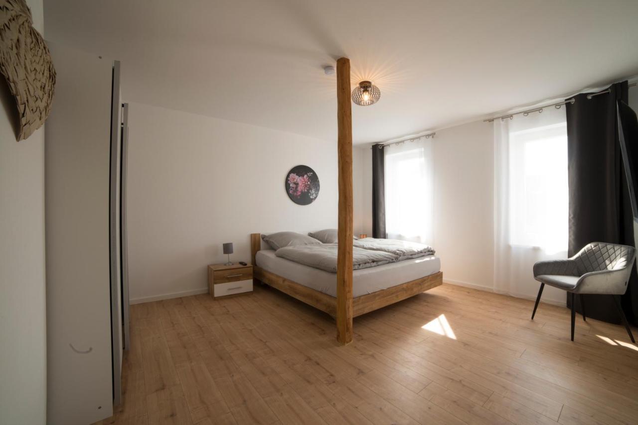 Schoene Grosse Ferienwohnung 79M2 Und 2 Baeder, Zentrumnah, 2Og Erfurt Exterior foto