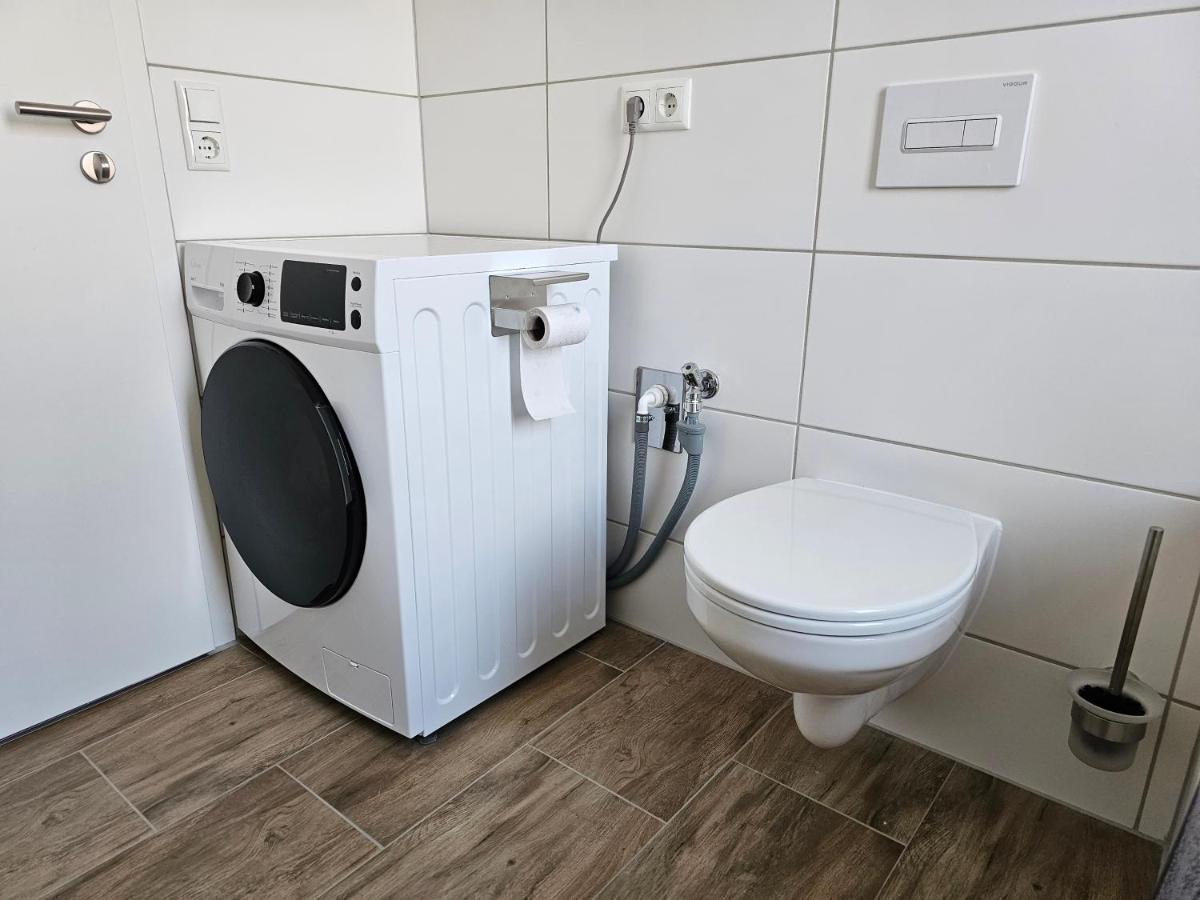 Schoene Grosse Ferienwohnung 79M2 Und 2 Baeder, Zentrumnah, 2Og Erfurt Exterior foto