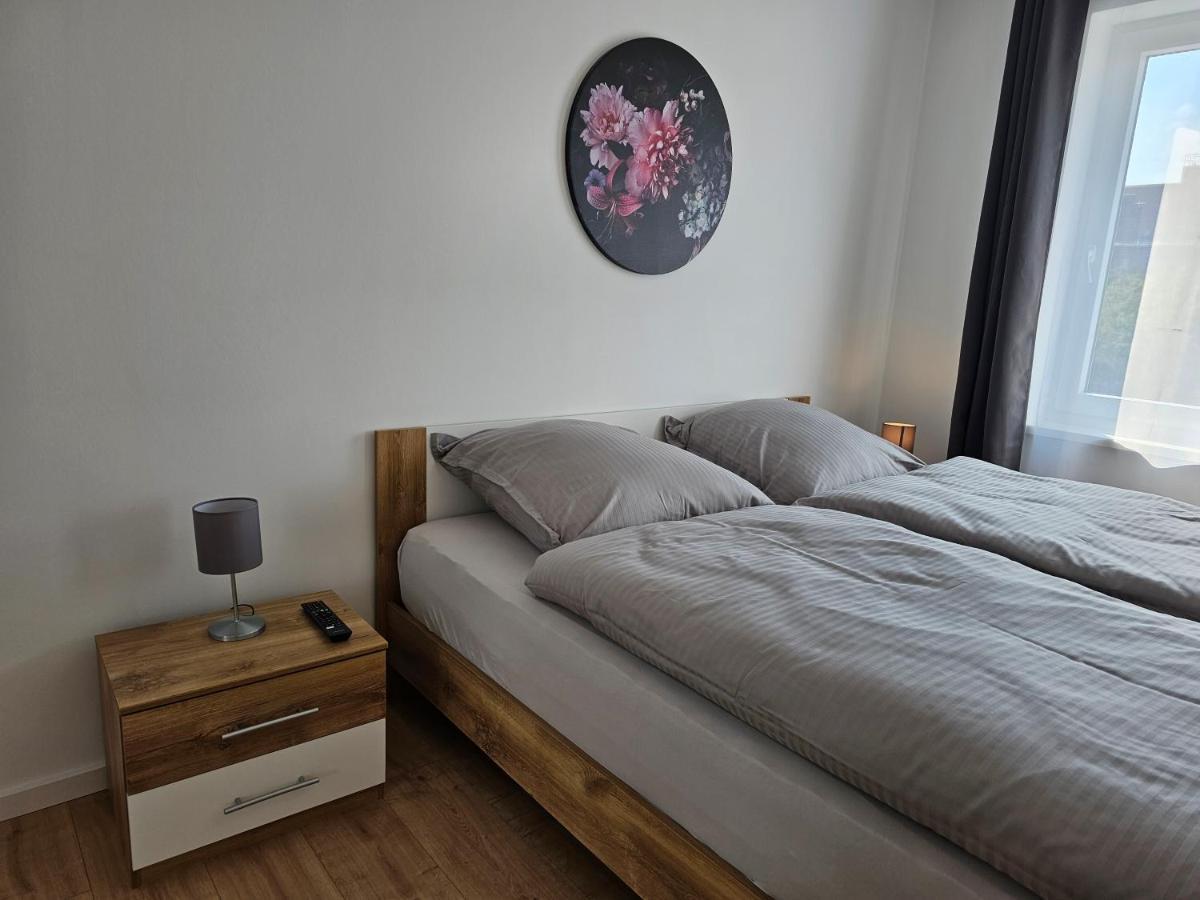 Schoene Grosse Ferienwohnung 79M2 Und 2 Baeder, Zentrumnah, 2Og Erfurt Exterior foto
