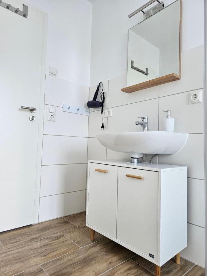 Schoene Grosse Ferienwohnung 79M2 Und 2 Baeder, Zentrumnah, 2Og Erfurt Exterior foto