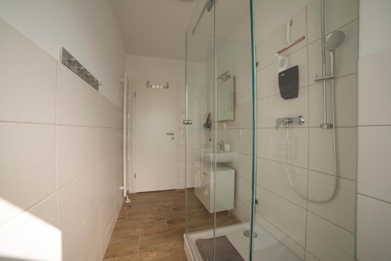 Schoene Grosse Ferienwohnung 79M2 Und 2 Baeder, Zentrumnah, 2Og Erfurt Exterior foto