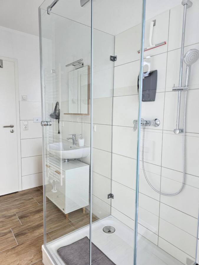 Schoene Grosse Ferienwohnung 79M2 Und 2 Baeder, Zentrumnah, 2Og Erfurt Exterior foto
