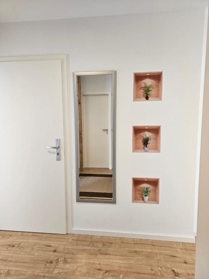 Schoene Grosse Ferienwohnung 79M2 Und 2 Baeder, Zentrumnah, 2Og Erfurt Exterior foto